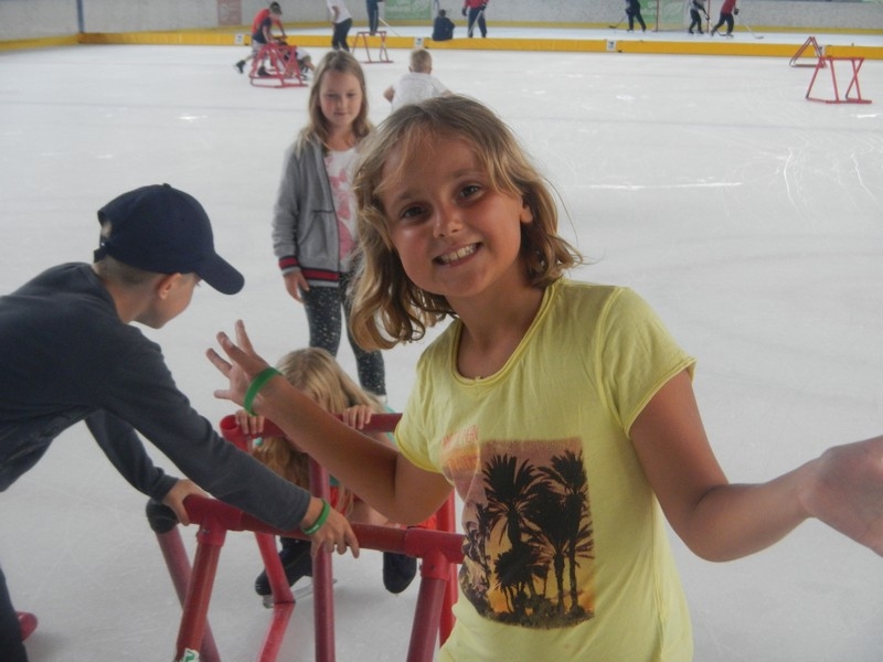 Village Camps International Summer Camp Leysin, Switzerland 2026-08-15 https://www.villagecamps.com/journals_admin/images/697-12-ice skating (71).jpg